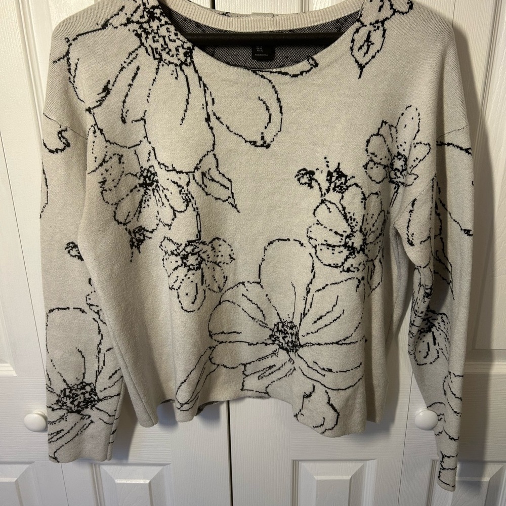 Tahiri Women’s Cream Floral Crewneck Sweater with Black Print with pilling